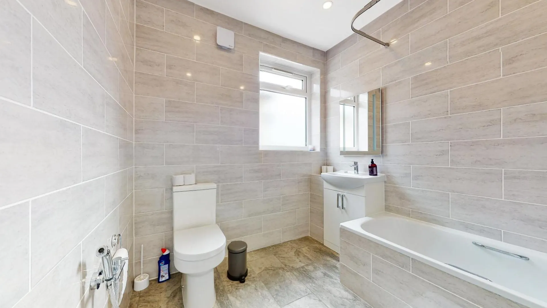 Villa Modern 3 Bedroom House With Garden & Private Parking Hounslow United Kingdom
