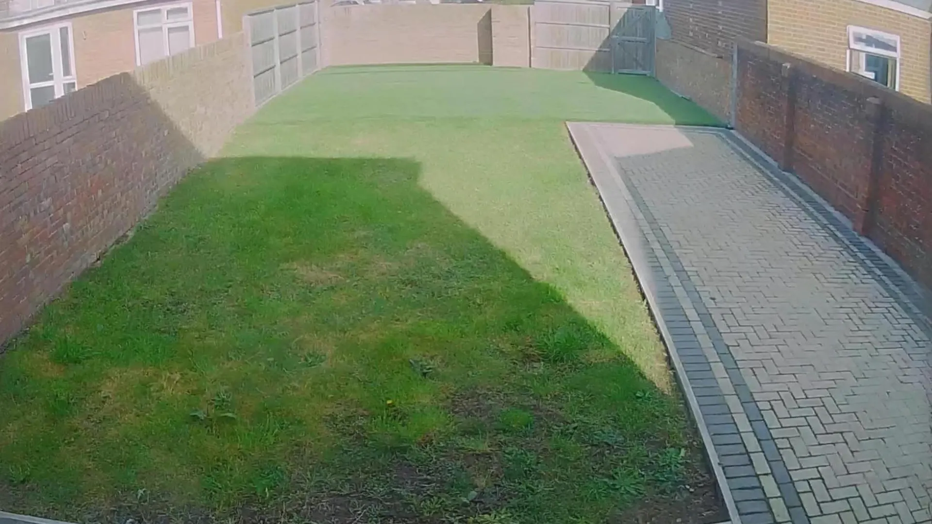 Modern 3 Bedroom House With Garden & Private Parking location