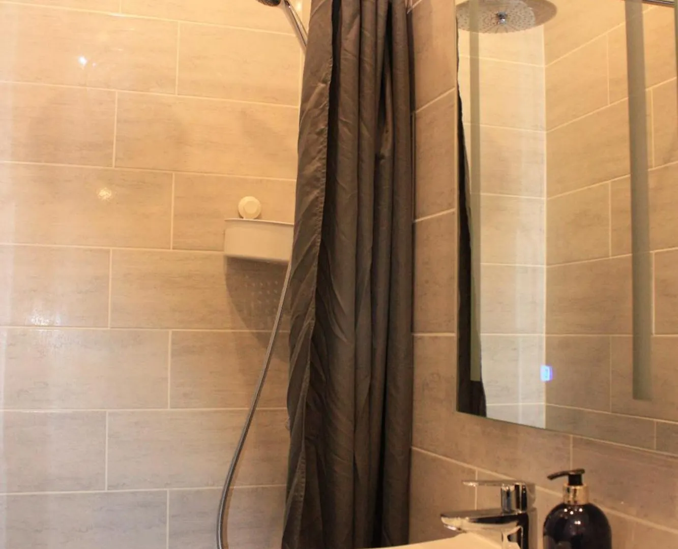 Villa Modern 3 Bedroom House With Garden & Private Parking Hounslow
